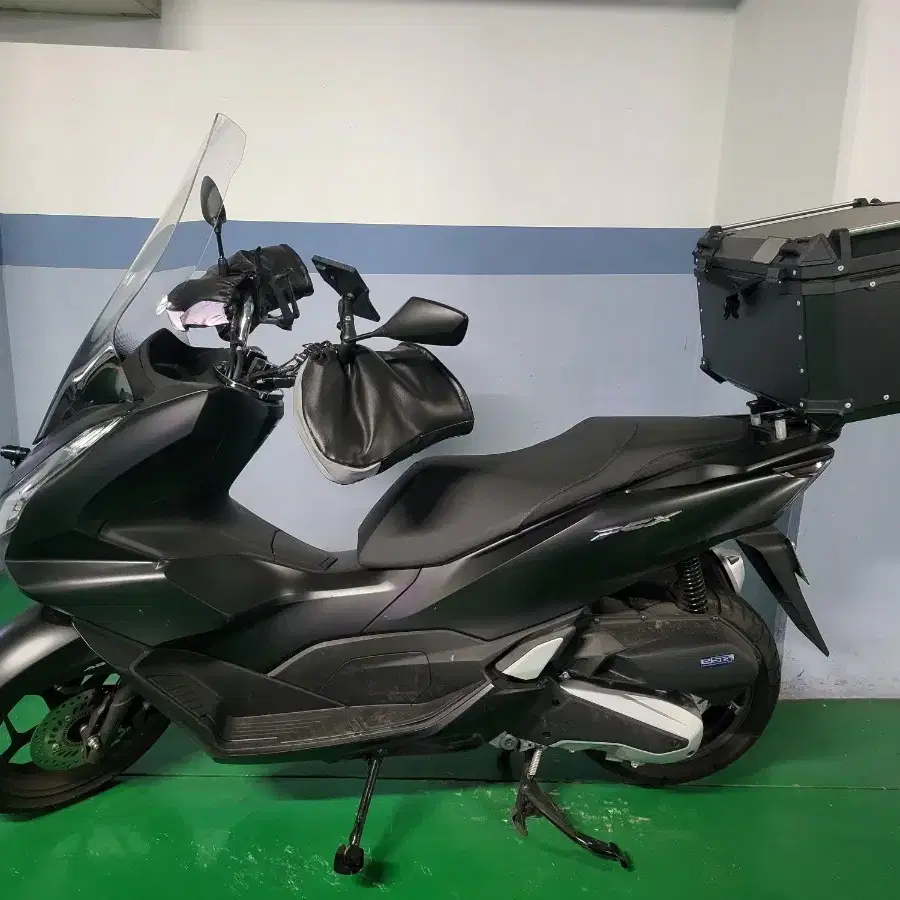 혼다 pcx125  24년식 2000km 풀셋팅 무기스 팔아요