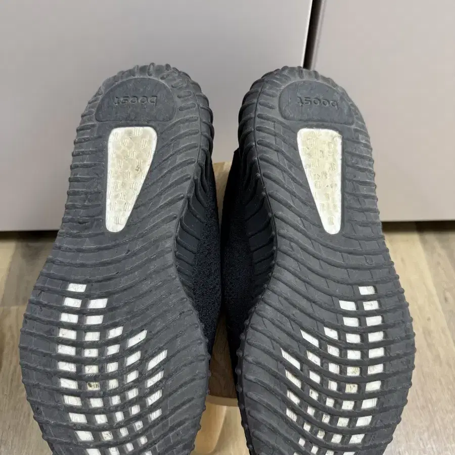 아디다스 Yeezy Boost 350 V2 블랙 275