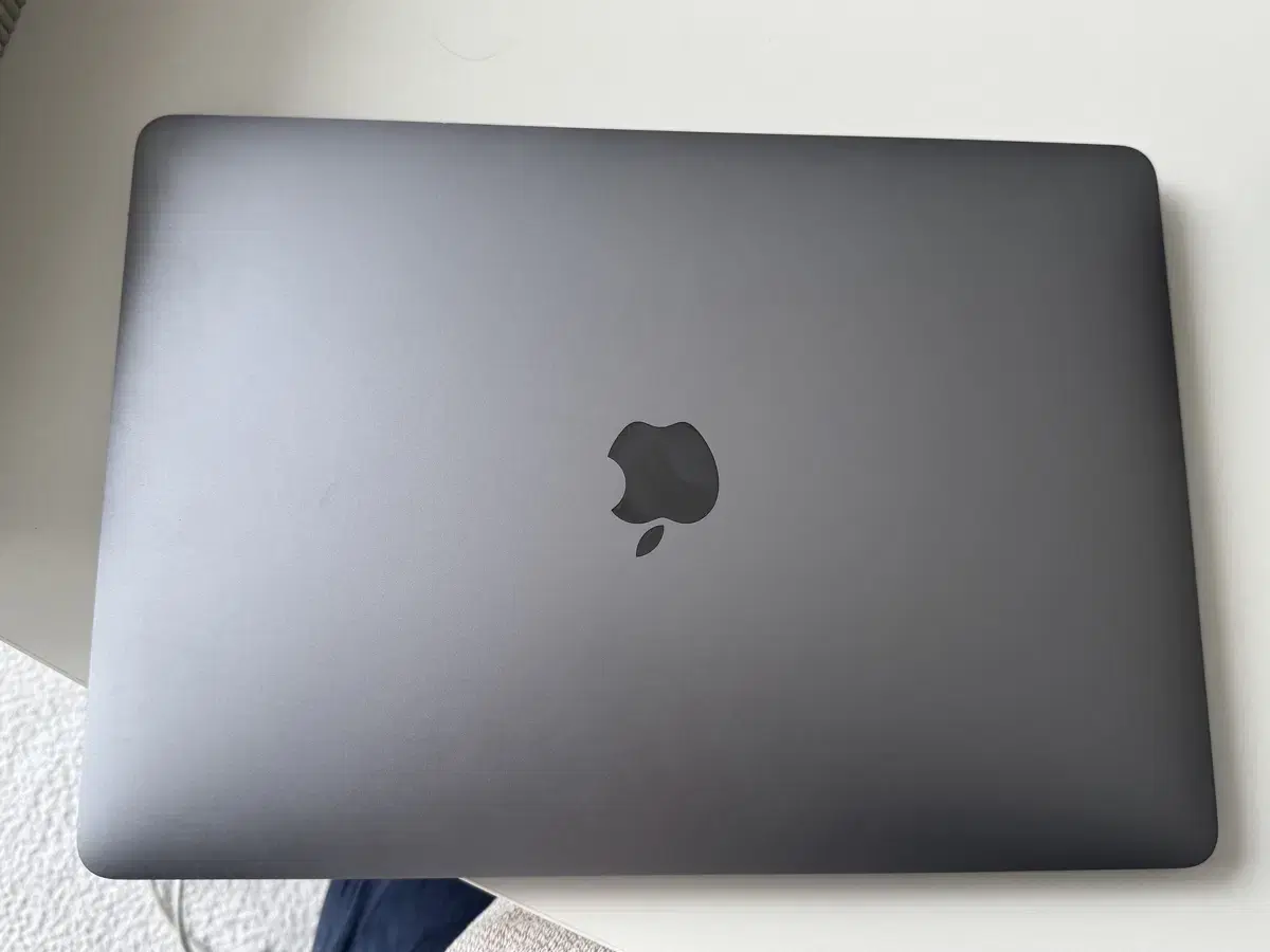 22-inch MacBook Pro M2 8/512G