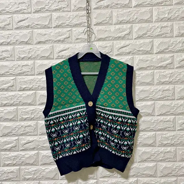 Ch279 Knit Vest