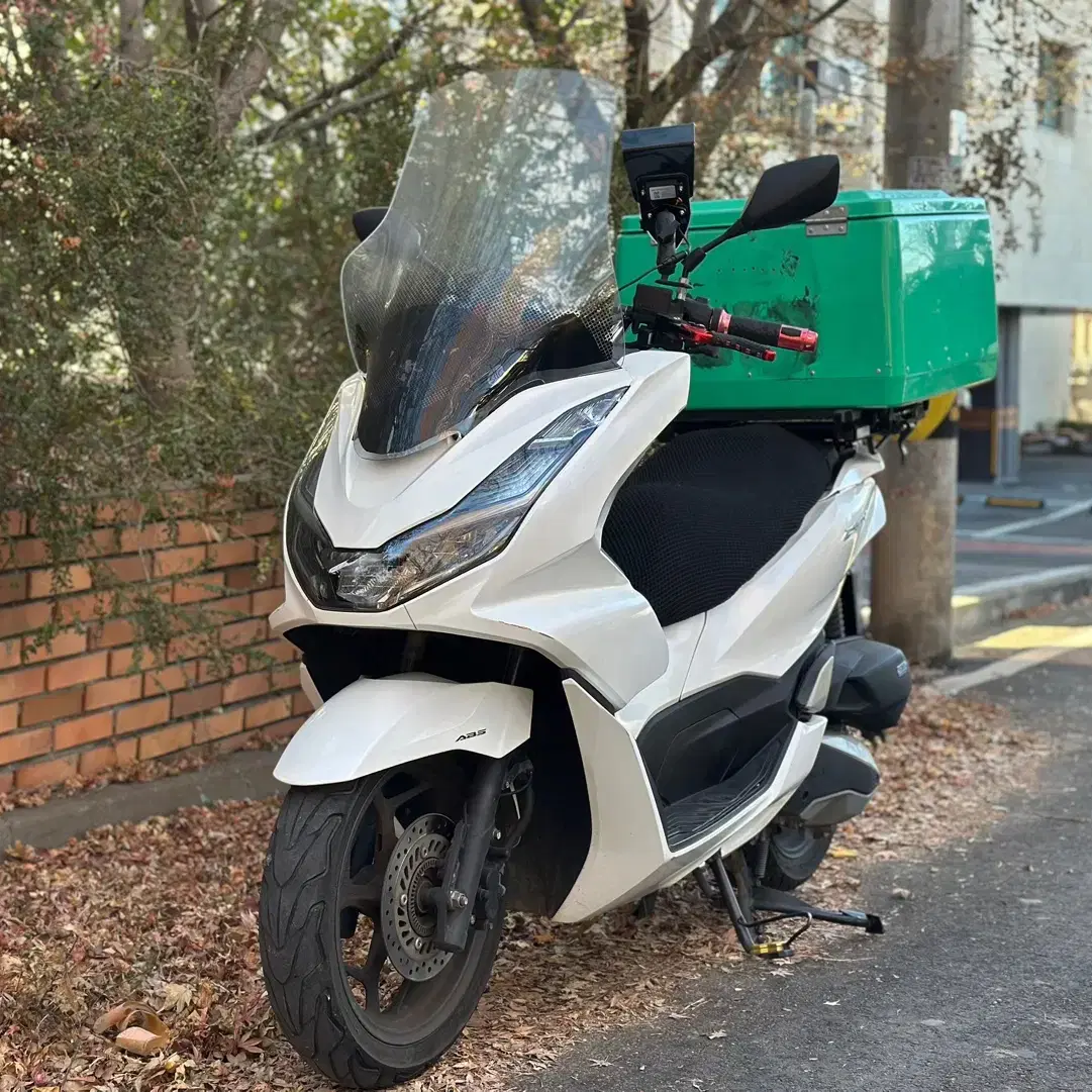 혼다 pcx125 22년식 3만km 판매합니다.