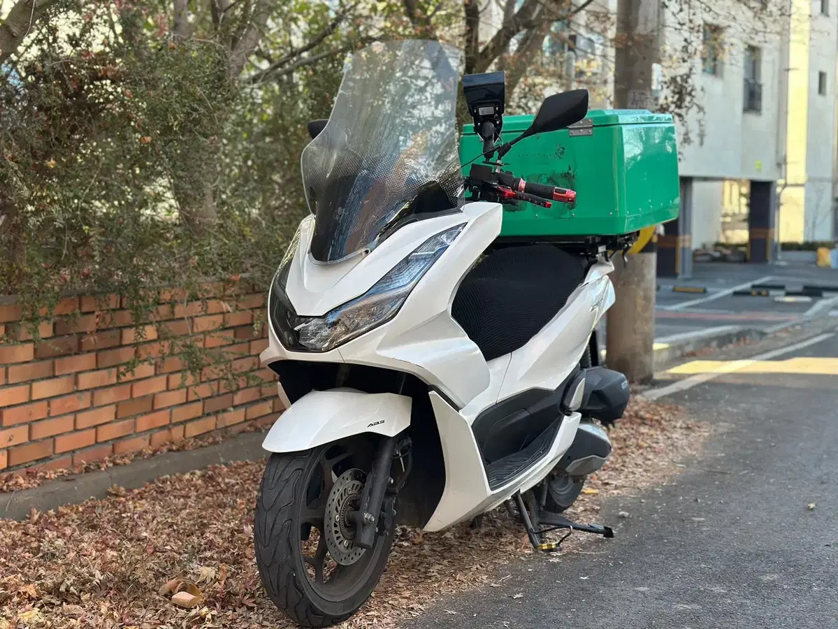 혼다 pcx125 22년식 3만km 판매합니다.