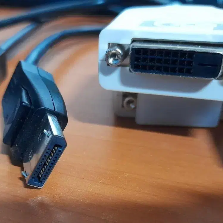 DP to DVI 젠더/DVI to HDMI 젠더