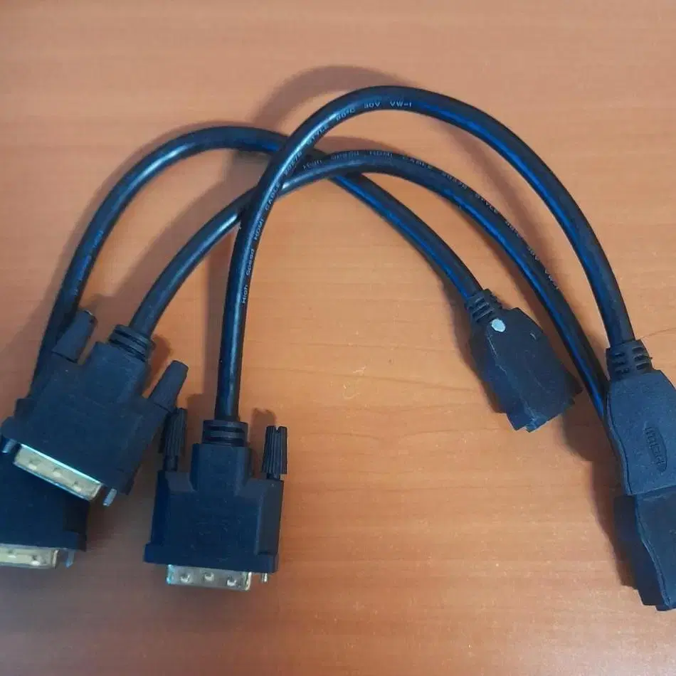 DP to DVI 젠더/DVI to HDMI 젠더