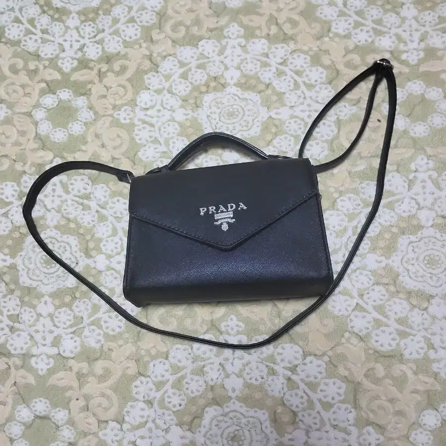 PRADA  프라다 여성토트백