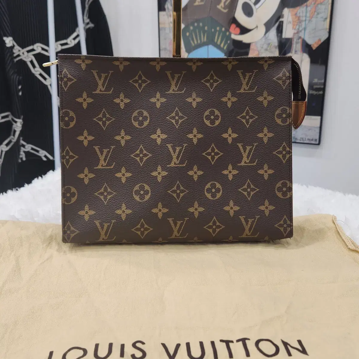 Louis Vuitton Monogram Toilette26 Clutch M47542 sells