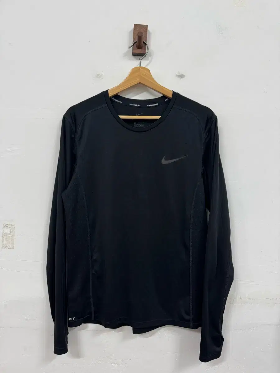 (100)Nike Men's Functional Long Sleeve Tee