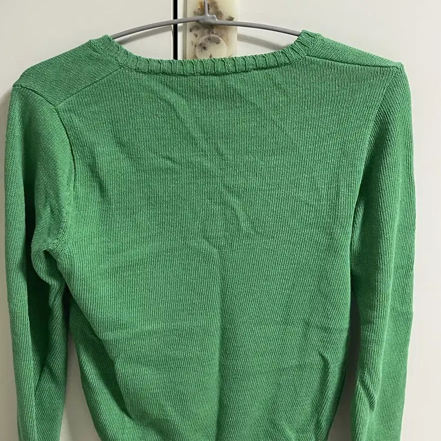 더오픈프로덕트 Classic v-neck knit pullover