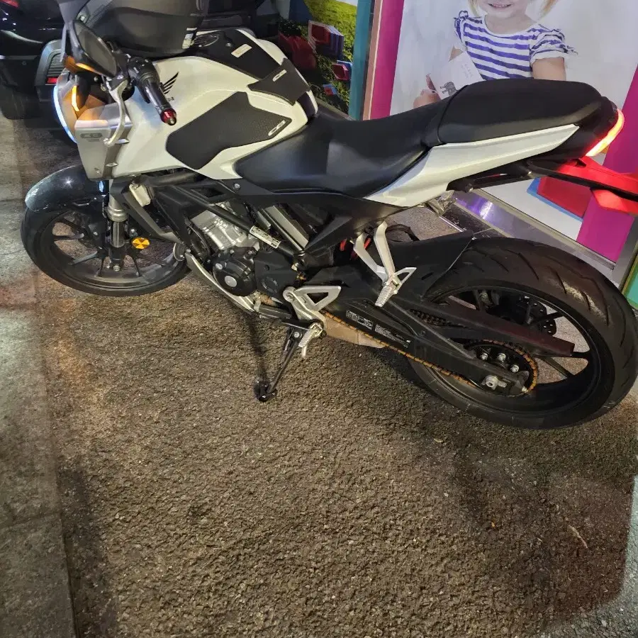 CB125R 신차급 컨디션 좋은 주인 찾습니다.