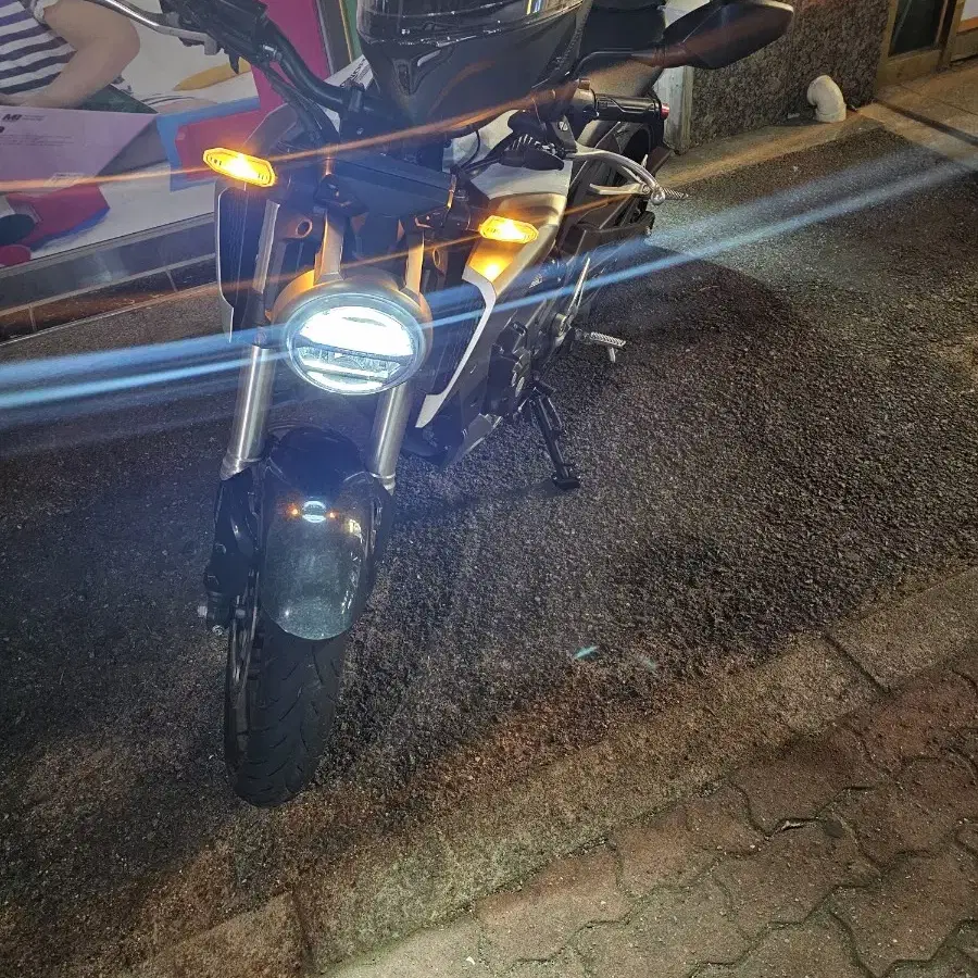 CB125R 신차급 컨디션 좋은 주인 찾습니다.