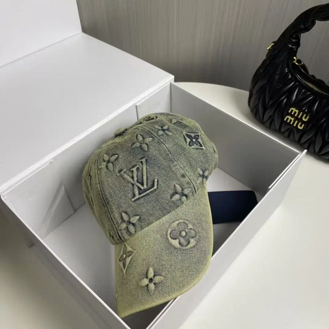 LOUIS VUITTON 야구모자 (M) 머리둘레 56-58cm