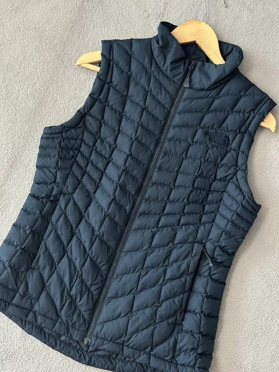 (55) The North Face Quilted Lightweight Padded Vest Womens