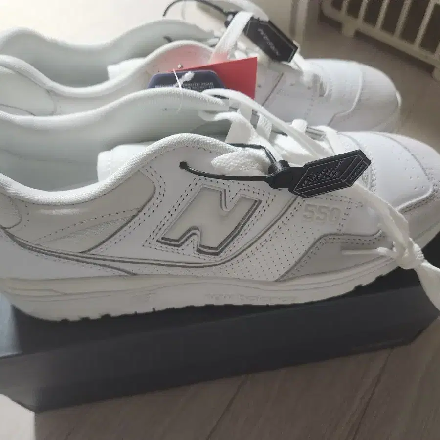 뉴발란스 550 White Grey 2E White (275사이즈)