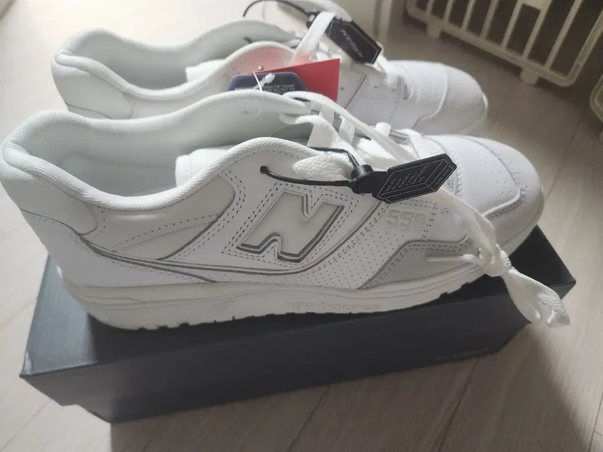 뉴발란스 550 White Grey 2E White (275사이즈)