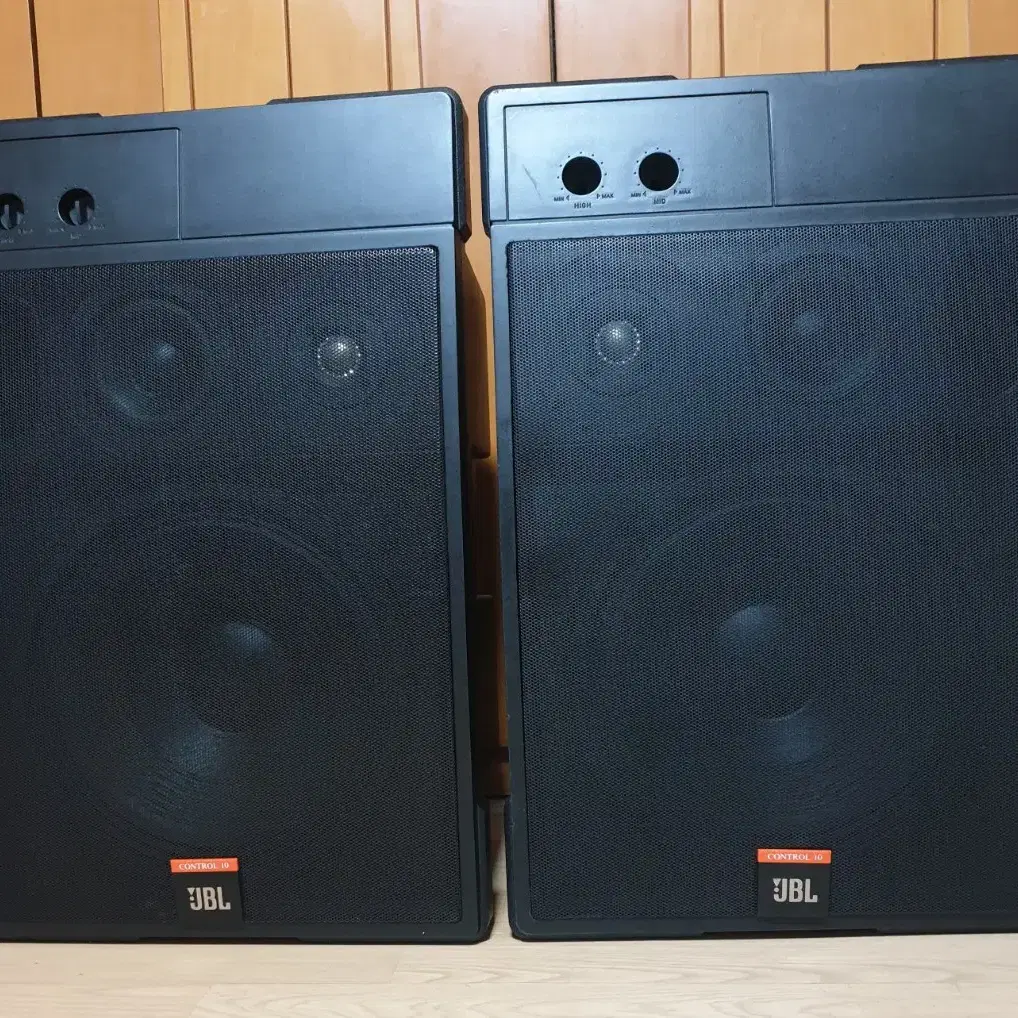 JBL 컨트롤10