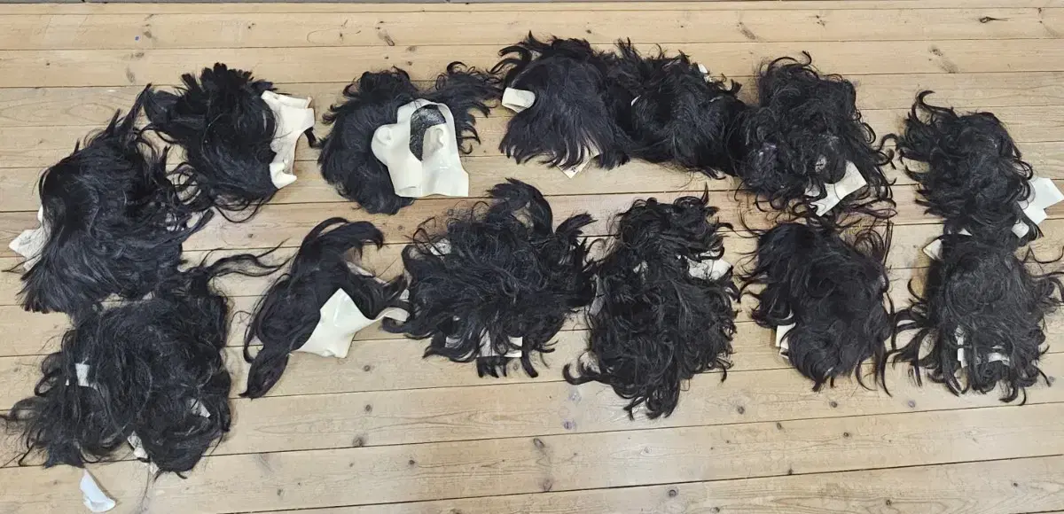 14 hairdressing practice wigs bulk sold(7)