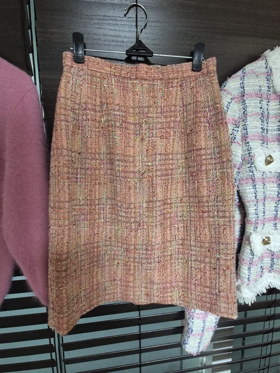 Vintage tweed skirt in pink tweed