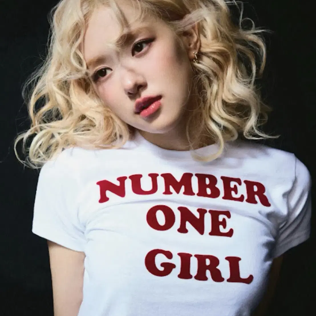 로제 number one girl 팝업 티셔츠 구해요