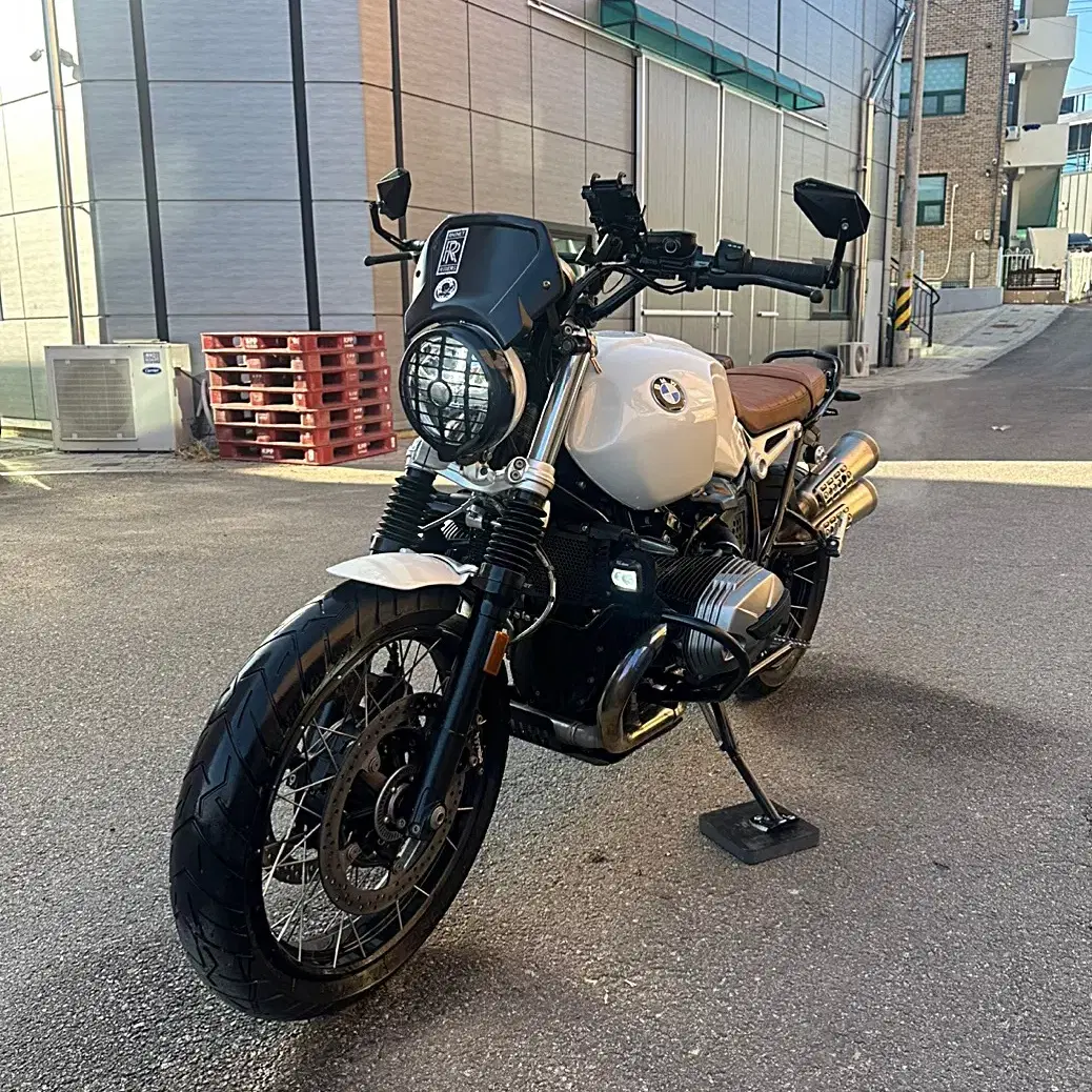 BMW R9T알나인티스크램블러/2021년식/아크라포빅구변O/A급판매합니다