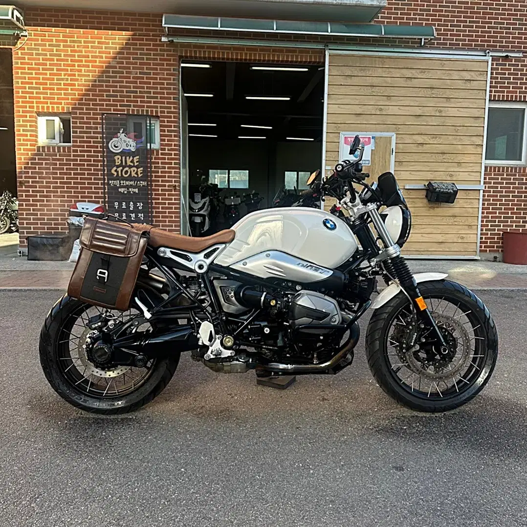 BMW R9T알나인티스크램블러/2021년식/아크라포빅구변O/A급판매합니다