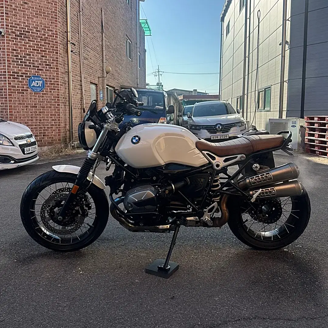 BMW R9T알나인티스크램블러/2021년식/아크라포빅구변O/A급판매합니다