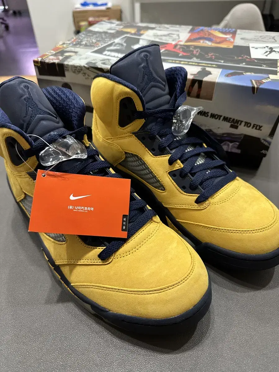 Jordan 5 Retro Michigan 2019 Size 280 New