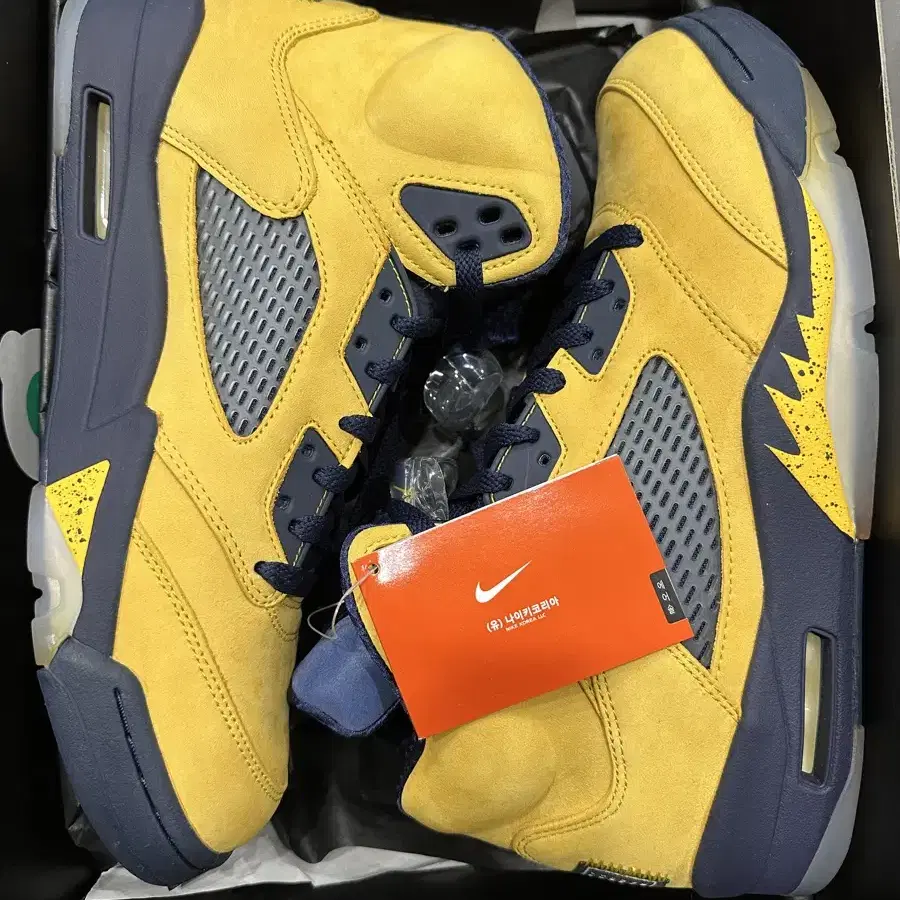 Jordan 5 Retro Michigan 2019 280사이즈 새상품