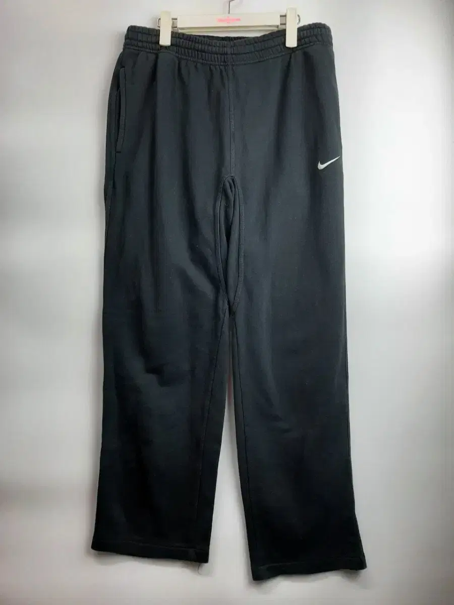 (L) Nike brushed black training pants