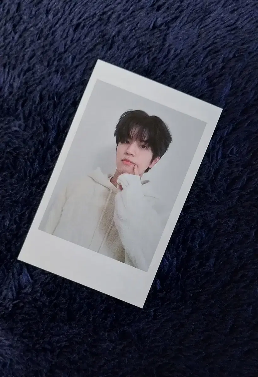 Straykids seungmin 2024 season's greetings polaroid