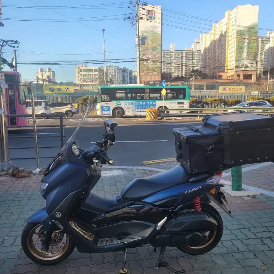 Nmax 125 무광블루 판매합니다