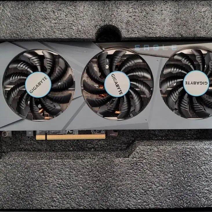 기가바이트 rtx 3070ti 이글 박스퓰