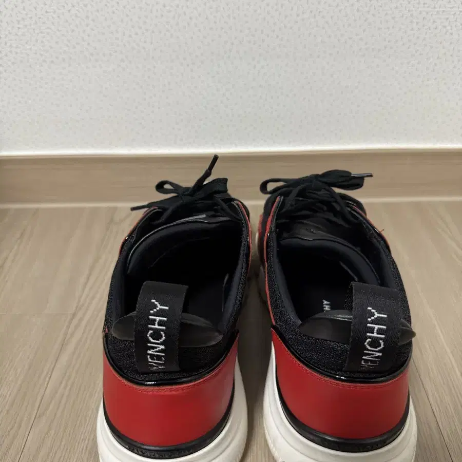 지방시 ) jaw 스니커즈 SIZE : 43