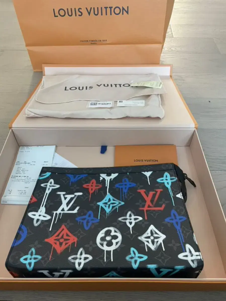 Louis Vuitton Multicolor Graffiti Multicolor Lightweight Pochette Boyage Clutch