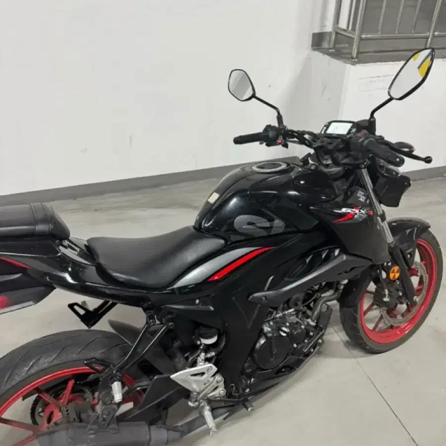 스즈키 GSXS 125