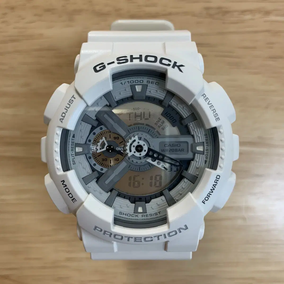 지샥 빅페이스 (G-SHOCK GA-110) 화이트 & 그레이 판매합니다