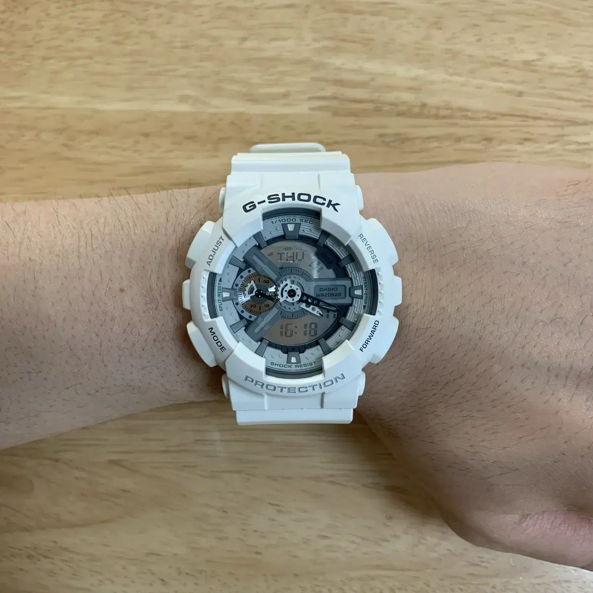 지샥 빅페이스 (G-SHOCK GA-110) 화이트 & 그레이 판매합니다