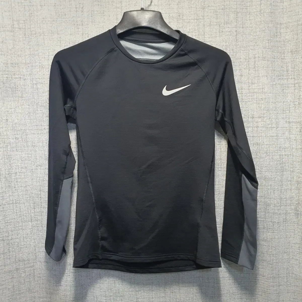 Men's Nike DryFit Swoosh Long Sleeve Tee XL