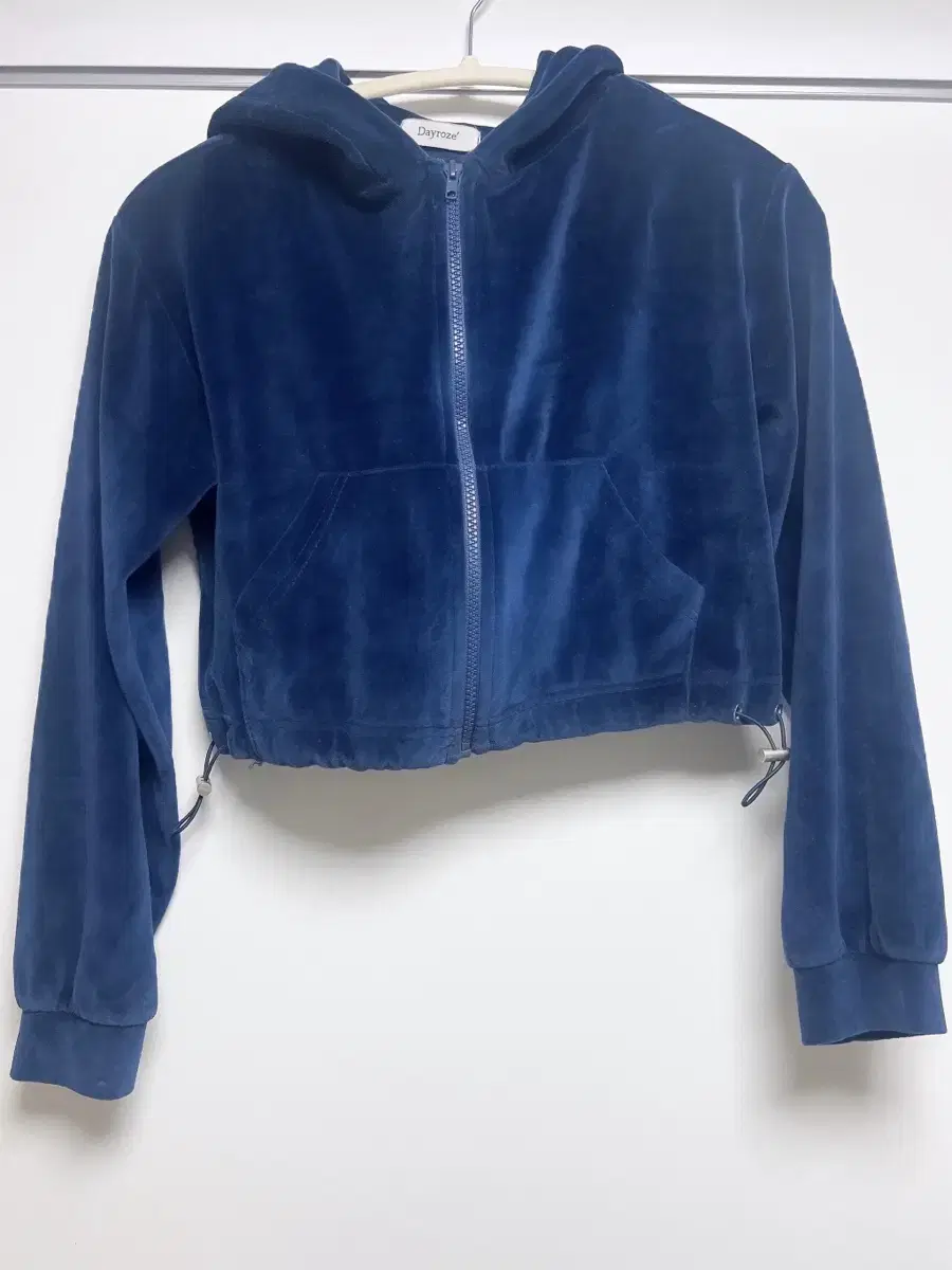 Velvet cropped hoodieZip-up