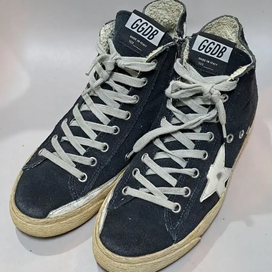 Golden Goose 팬시 스웨이드 스니커즈(240)EU-37