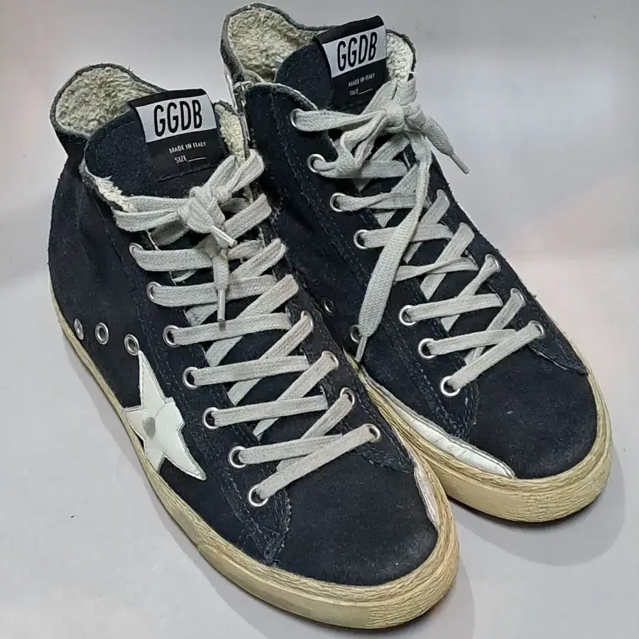 Golden Goose 팬시 스웨이드 스니커즈(240)EU-37