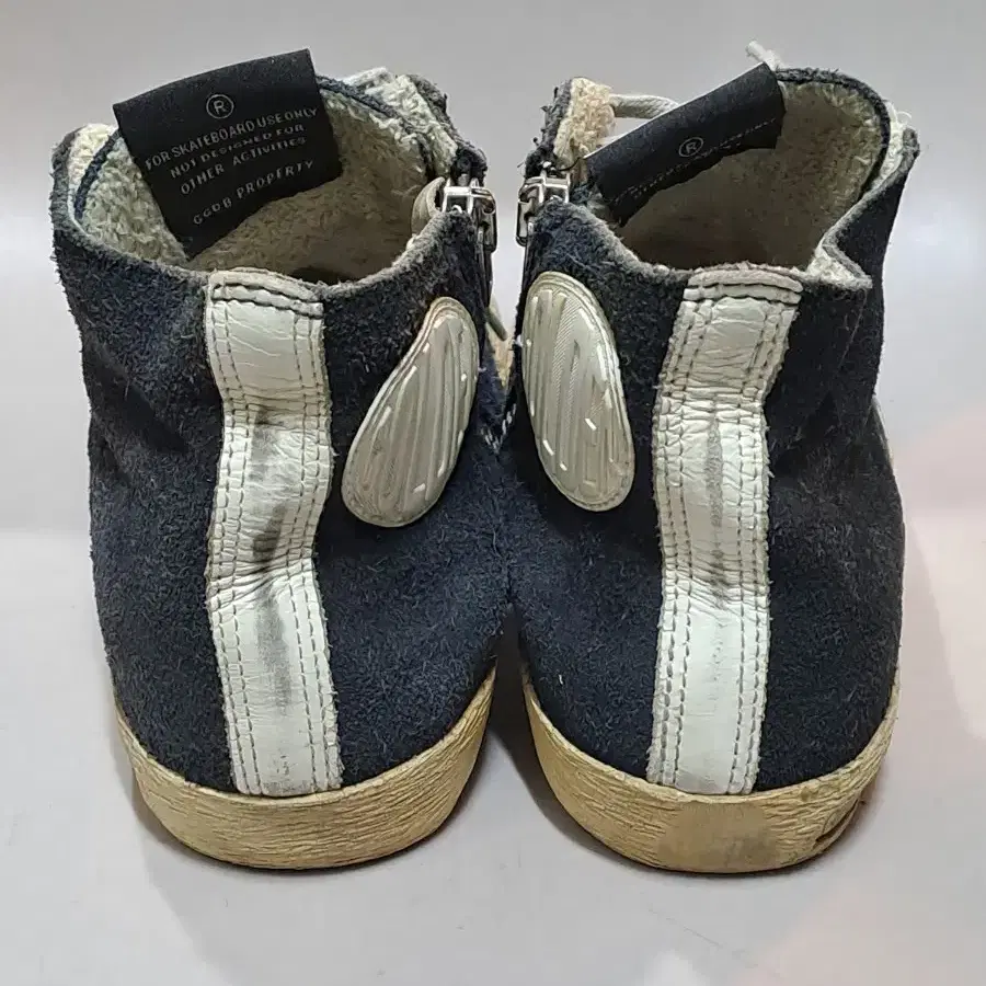 Golden Goose 팬시 스웨이드 스니커즈(240)EU-37