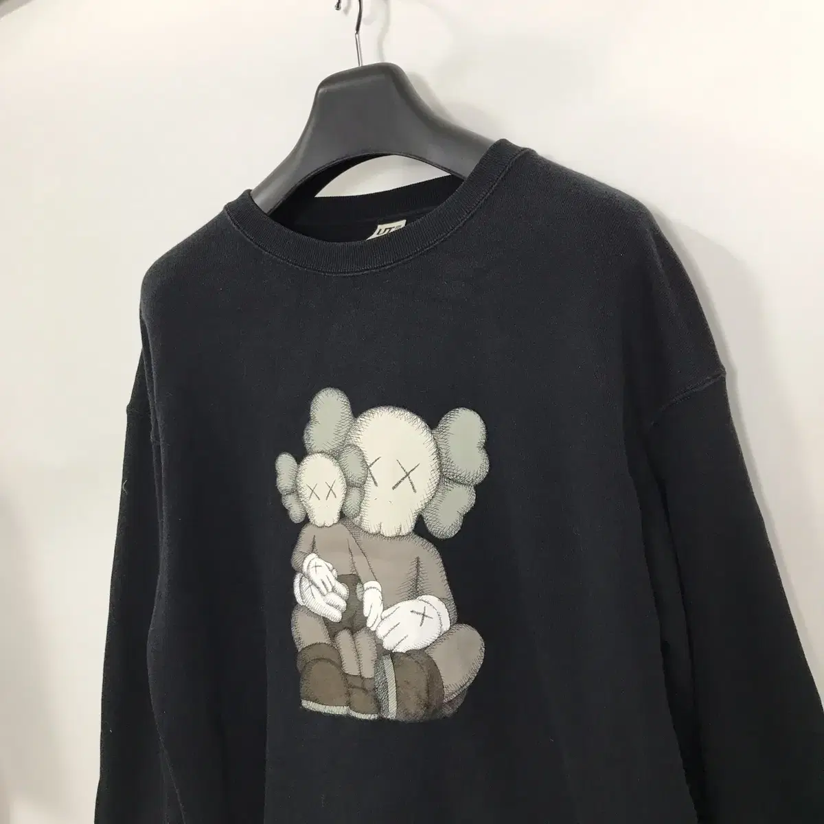 유니클로 x KAWS 카우스 스웻셔츠 [XL]