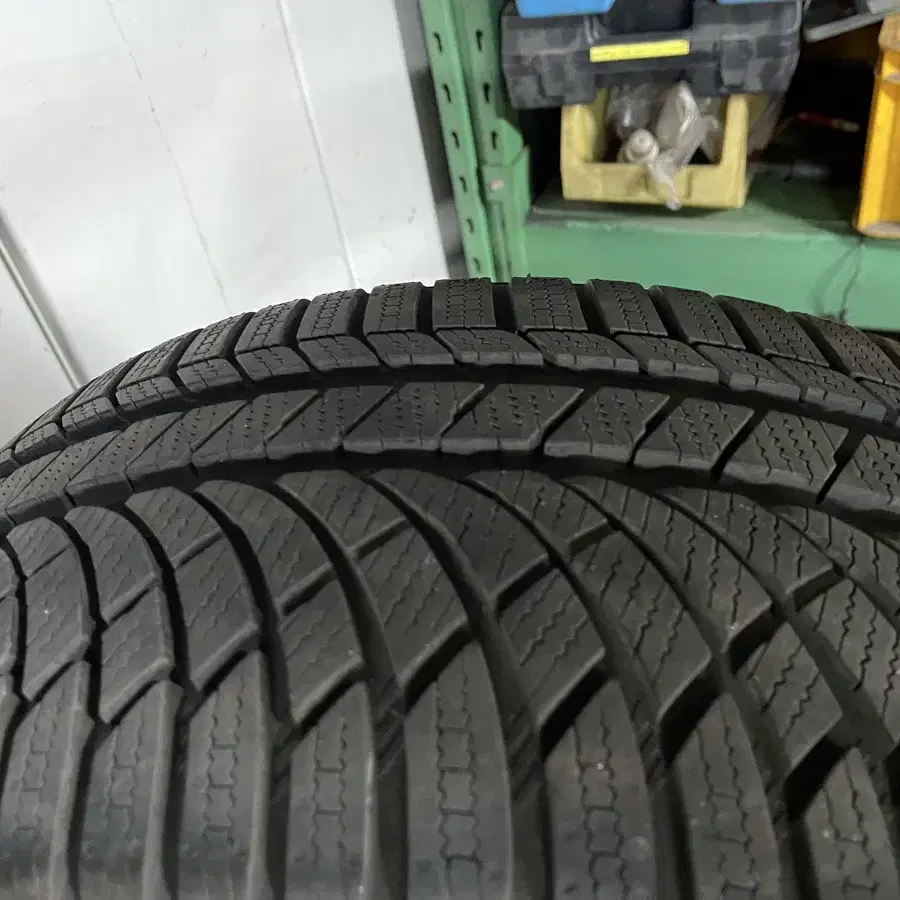 미쉐린 245/45R18 스노우타이어 1개 판매합니다