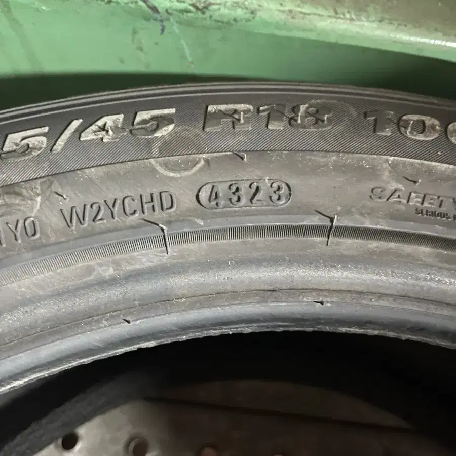 미쉐린 245/45R18 스노우타이어 1개 판매합니다