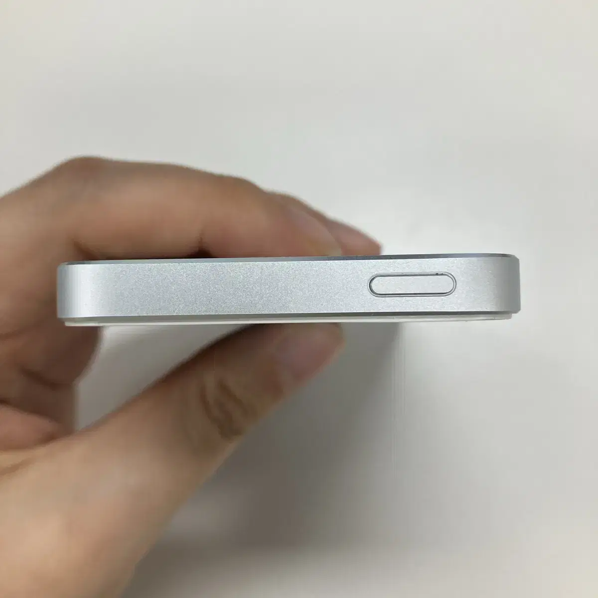 아이폰5s(16GB)입니다