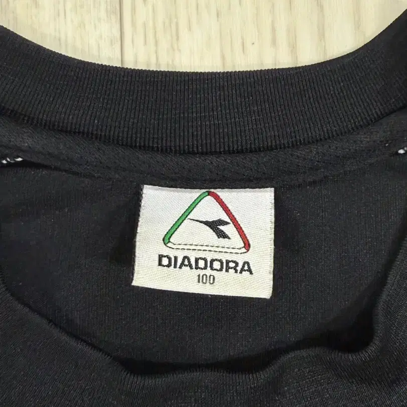 DIADORA 디아도라 빈티지 트레이닝 웜업 탑