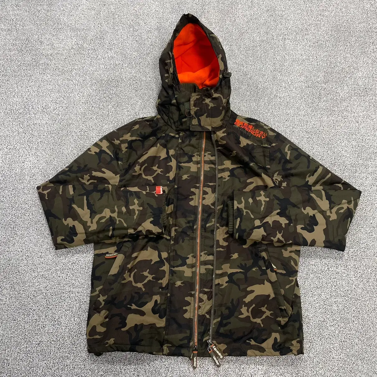 [L] Superdry Windcheater Military Camo Hard Windbreaker K75