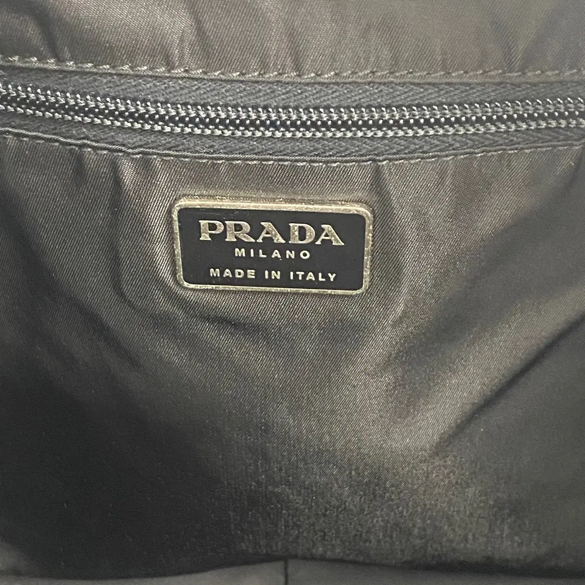 PRADA /빈티지 프라다 삼각로고 블랙 나일론 스포츠 숄더백/ 메신저백