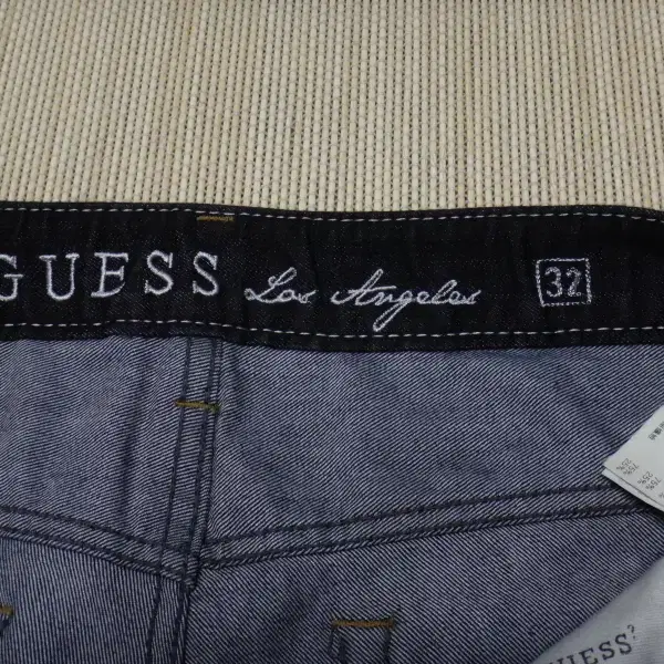 (32in) 게스 GUESS 골드유광 블랙 프린스 청바지