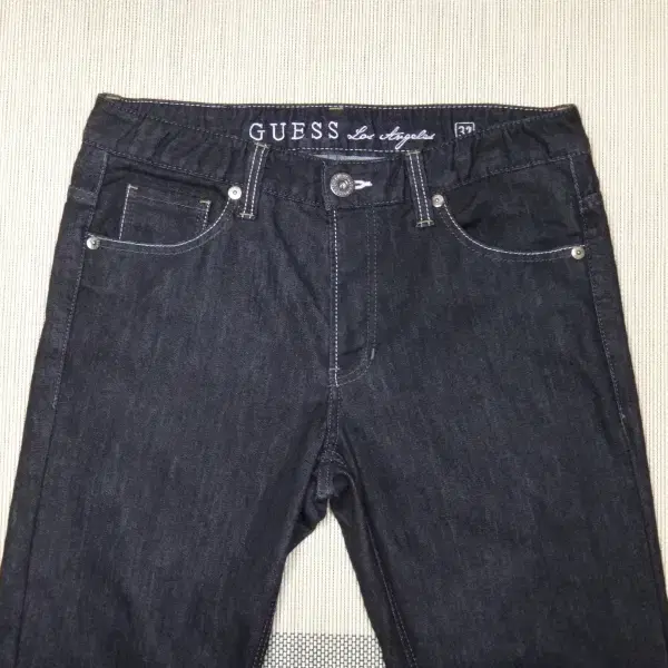 (32in) 게스 GUESS 골드유광 블랙 프린스 청바지